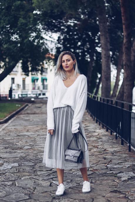 TULLE SKIRT & SNEAKERS