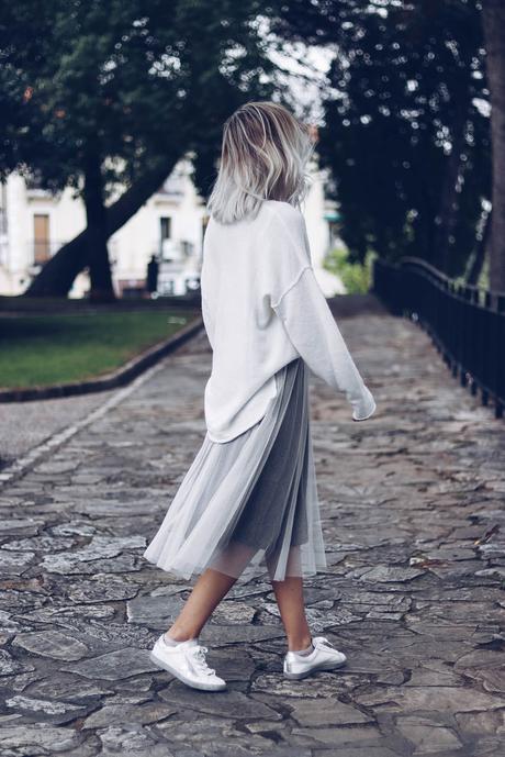 TULLE SKIRT & SNEAKERS