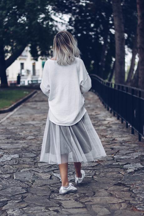 TULLE SKIRT & SNEAKERS