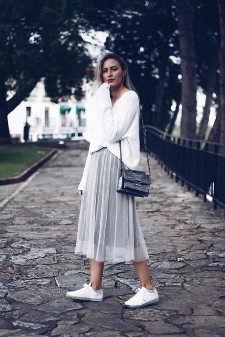 TULLE SKIRT & SNEAKERS