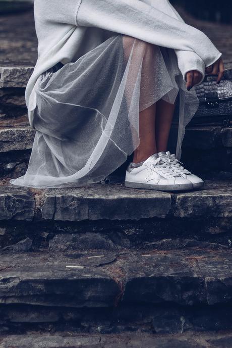 TULLE SKIRT & SNEAKERS