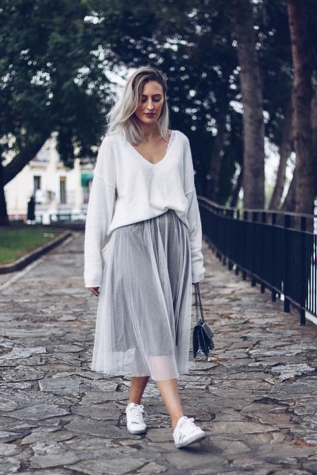 TULLE SKIRT & SNEAKERS