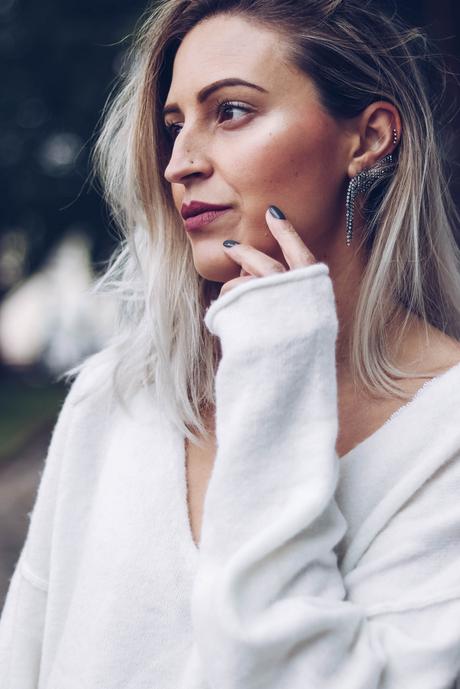 TULLE SKIRT & SNEAKERS