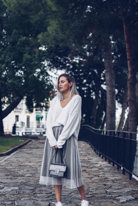 TULLE SKIRT & SNEAKERS