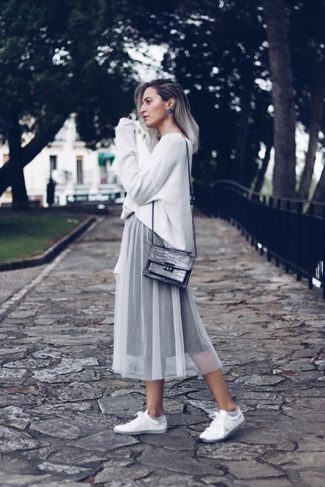 TULLE SKIRT & SNEAKERS