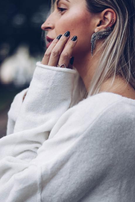 TULLE SKIRT & SNEAKERS