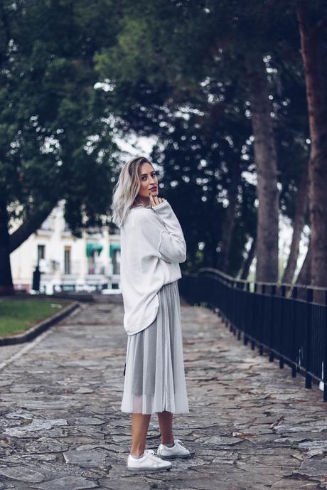 TULLE SKIRT & SNEAKERS