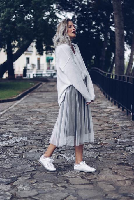 TULLE SKIRT & SNEAKERS