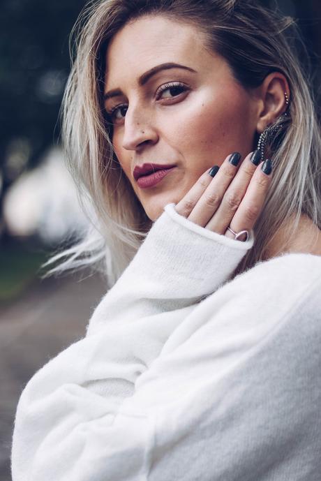 TULLE SKIRT & SNEAKERS