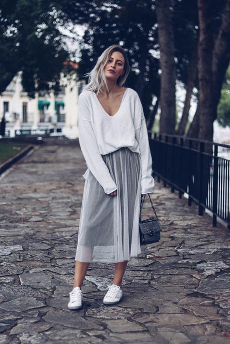 TULLE SKIRT & SNEAKERS