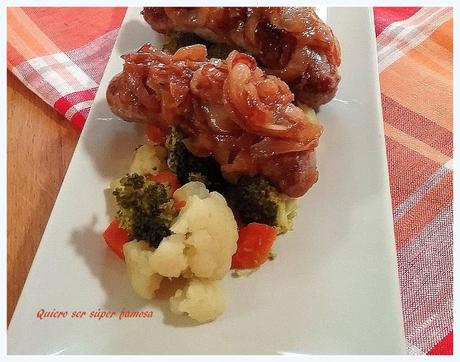 Butifarra con cebolla caramelizada y verduras
