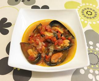 Mejillones a la marinera con tomate