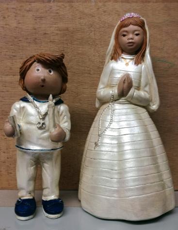 Regalo de recordatorio de la Primera Comunión. Niño: 4,5 x 14,5 cm, Niña 9x19cm Son de yeso. Decorados estilo antiguo. Puedes encargar al email: cristinacasalsmasso@gmail.com
