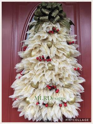 Haz árbolitos navideños con mallas para decorar puertas en esta navidad