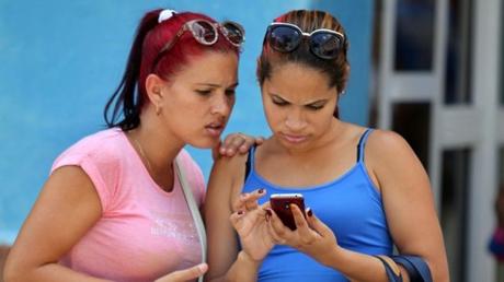 Los cubanos ya pueden abrir cuentas de Twitter con su número telefónico local