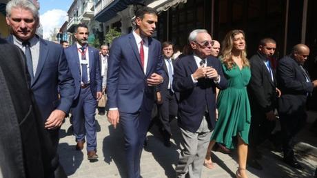 Pedro Sánchez y Díaz-Canel pasean con sus esposas por La Habana Vieja