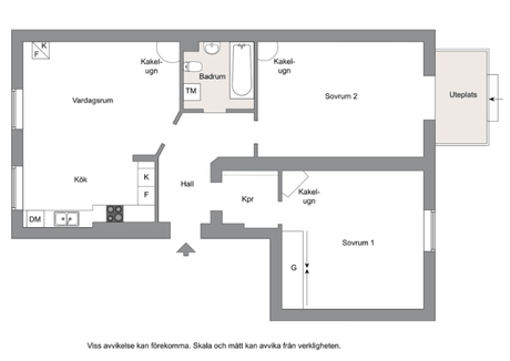 Mesa de comedor con sillas de diferentes estilos