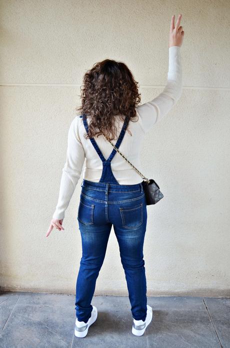 Regresa el peto denim