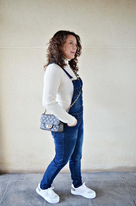 Regresa el peto denim