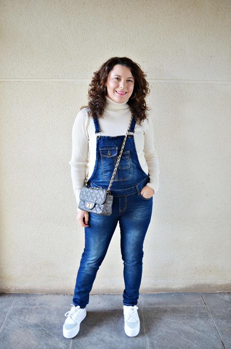 Regresa el peto denim