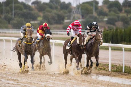 Caballos bajo un aguacero que no frenó la afición