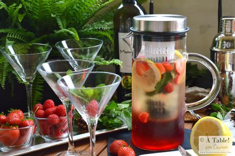 Cóctel de Vino Blanco, Hibiscus y Frutos Rojos