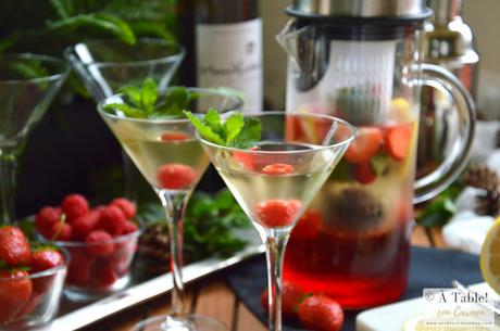 Cóctel de Vino Blanco, Hibiscus y Frutos Rojos