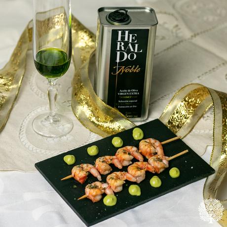 Brochetas de gambas con emulsión de aguacate y picual