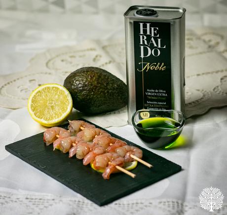 Brochetas de gambas con emulsión de aguacate y picual