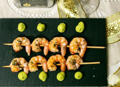 Brochetas de gambas con emulsión de aguacate y picual