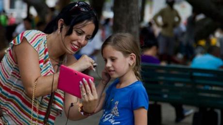 La emigración y las misiones consolidan un ‘tipo de familia’ en Cuba