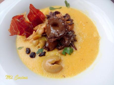 CREMA OTOÑAL DE CALABAZA, COCO Y SETAS CON JAMÓN IBÉRICO Y ACEITUNAS ALOREÑAS DE MALAGA (RECETA DEL CHEF SERGIO GARRIDO)