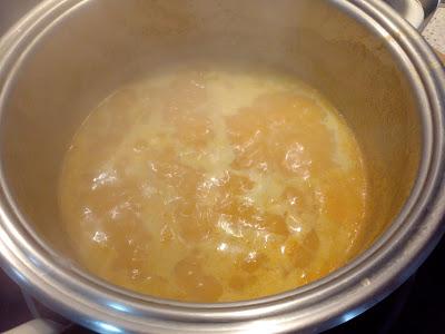 CREMA OTOÑAL DE CALABAZA, COCO Y SETAS CON JAMÓN IBÉRICO Y ACEITUNAS ALOREÑAS DE MALAGA (RECETA DEL CHEF SERGIO GARRIDO)