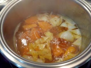 CREMA OTOÑAL DE CALABAZA, COCO Y SETAS CON JAMÓN IBÉRICO Y ACEITUNAS ALOREÑAS DE MALAGA (RECETA DEL CHEF SERGIO GARRIDO)