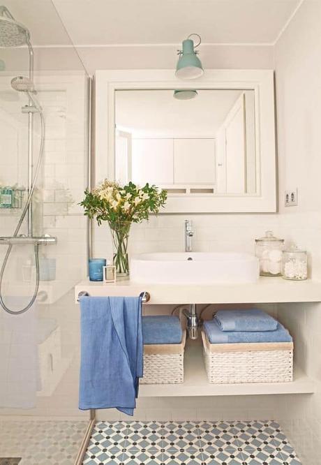 La organización es parte clave de nuestra decoración. Te ... toallas en baños pequeños