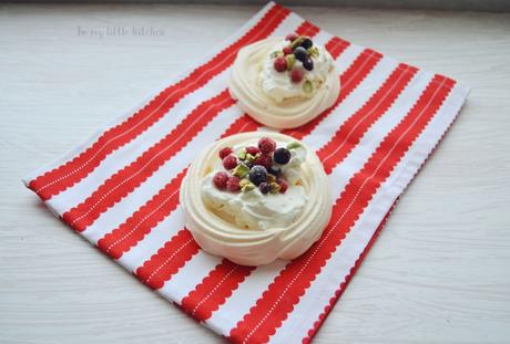 Mini pavlovas con arándanos y pistachos con Degustabox