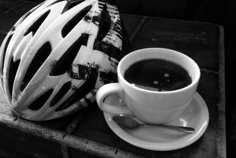 ¿Por qué los ciclistas beben mucho café? ¿Beber café es bueno?