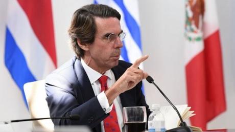 Críticas de Aznar a la visita de Sánchez a Cuba desatan la furia del régimen