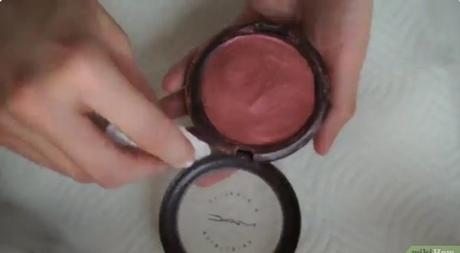 Cómo reparar un polvo compacto roto