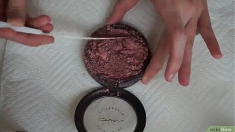 Cómo reparar un polvo compacto roto