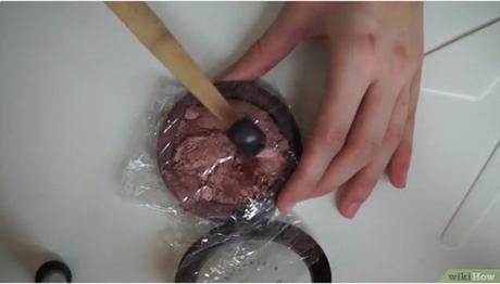 Cómo reparar un polvo compacto roto