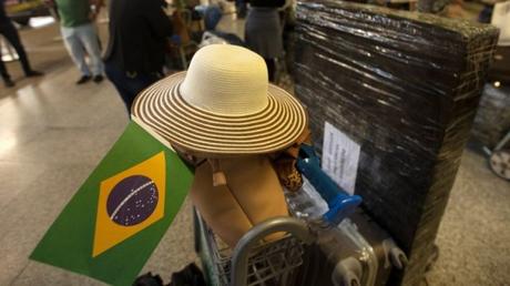 ¿Por qué suspendieron uno de los vuelos de los médicos cubanos desde Brasil?