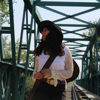 EVA VÁZQUEZ & THE WOLVES: 