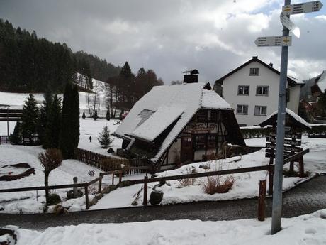 Triberg, los relojes de cuco más grande del mundo y la tarta más famosa. Triberg, los relojes de cuco más grande del mundo y la tarta más famosa.