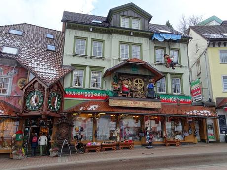 Triberg, los relojes de cuco más grande del mundo y la tarta más famosa. Triberg, los relojes de cuco más grande del mundo y la tarta más famosa.