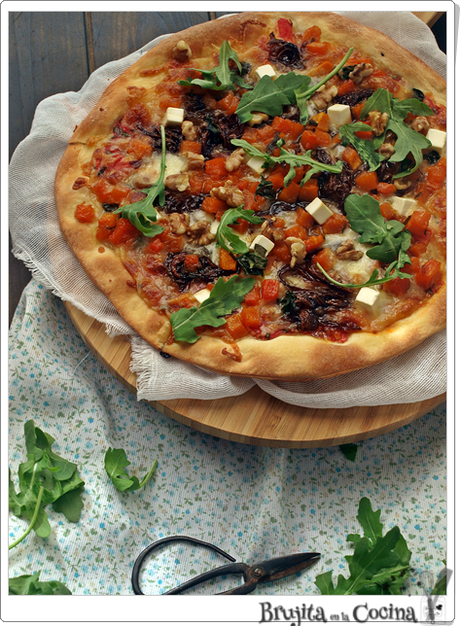 Pizza calabaza asada al limón con cebolla caramelizada Pizza calabaza asada al limón con cebolla caramelizada