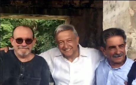 Silvio Rodríguez acompaña a López Obrador en visita a zona arqueológica mexicana