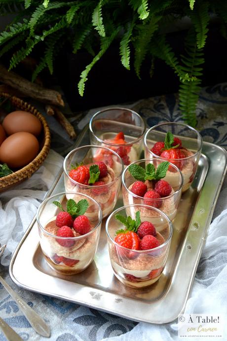 Vasitos de Crema Mascarpone y Frutos Rojos