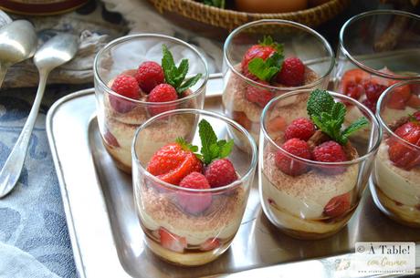 Vasitos de Crema Mascarpone y Frutos Rojos