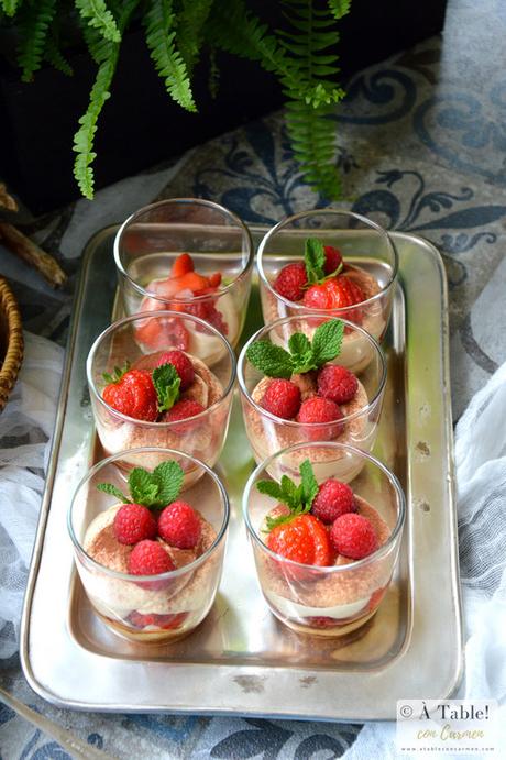 Vasitos de Crema Mascarpone y Frutos Rojos